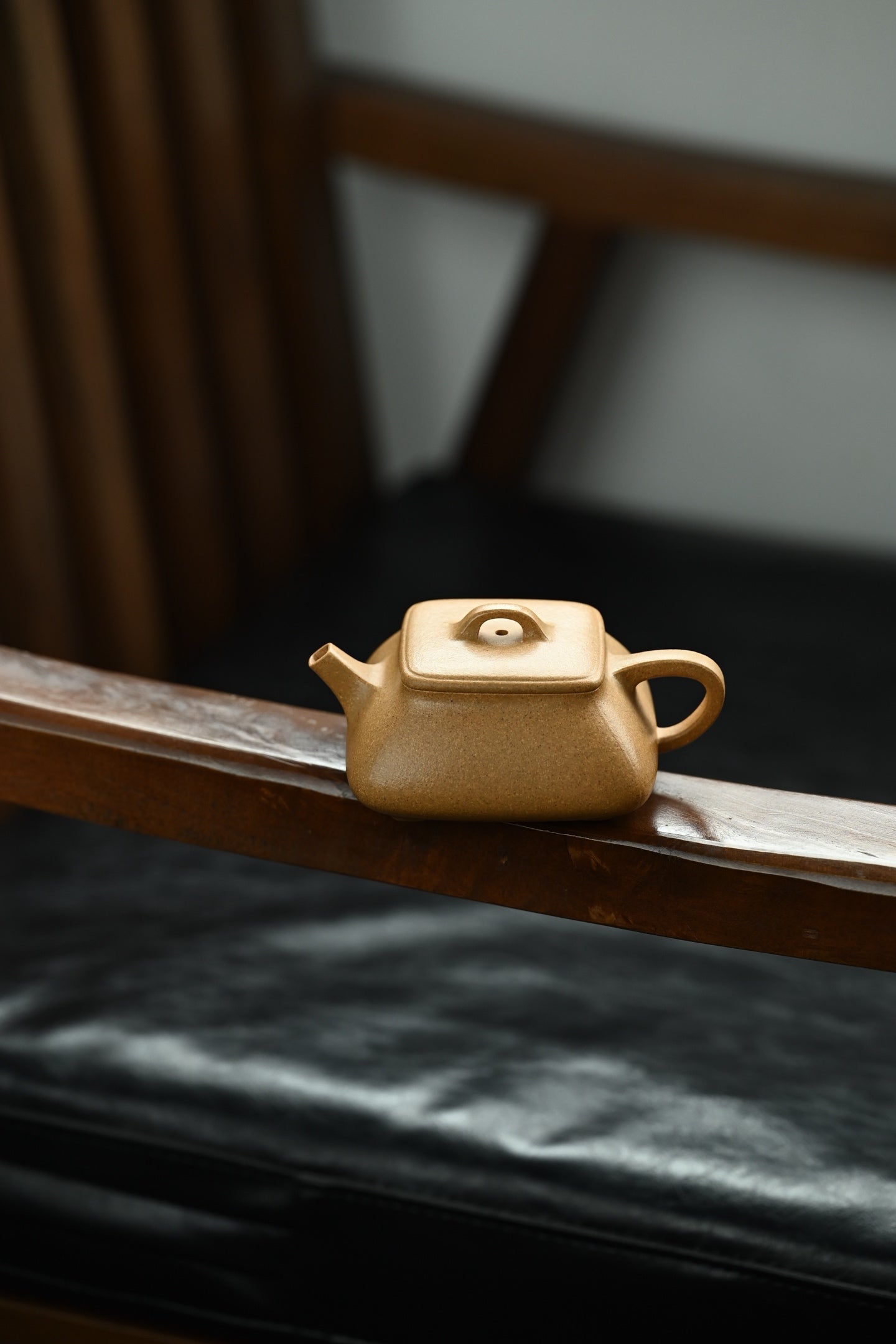 Si Fang Piao    160cc   - Yixing Zisha Purple Clay Teapot
