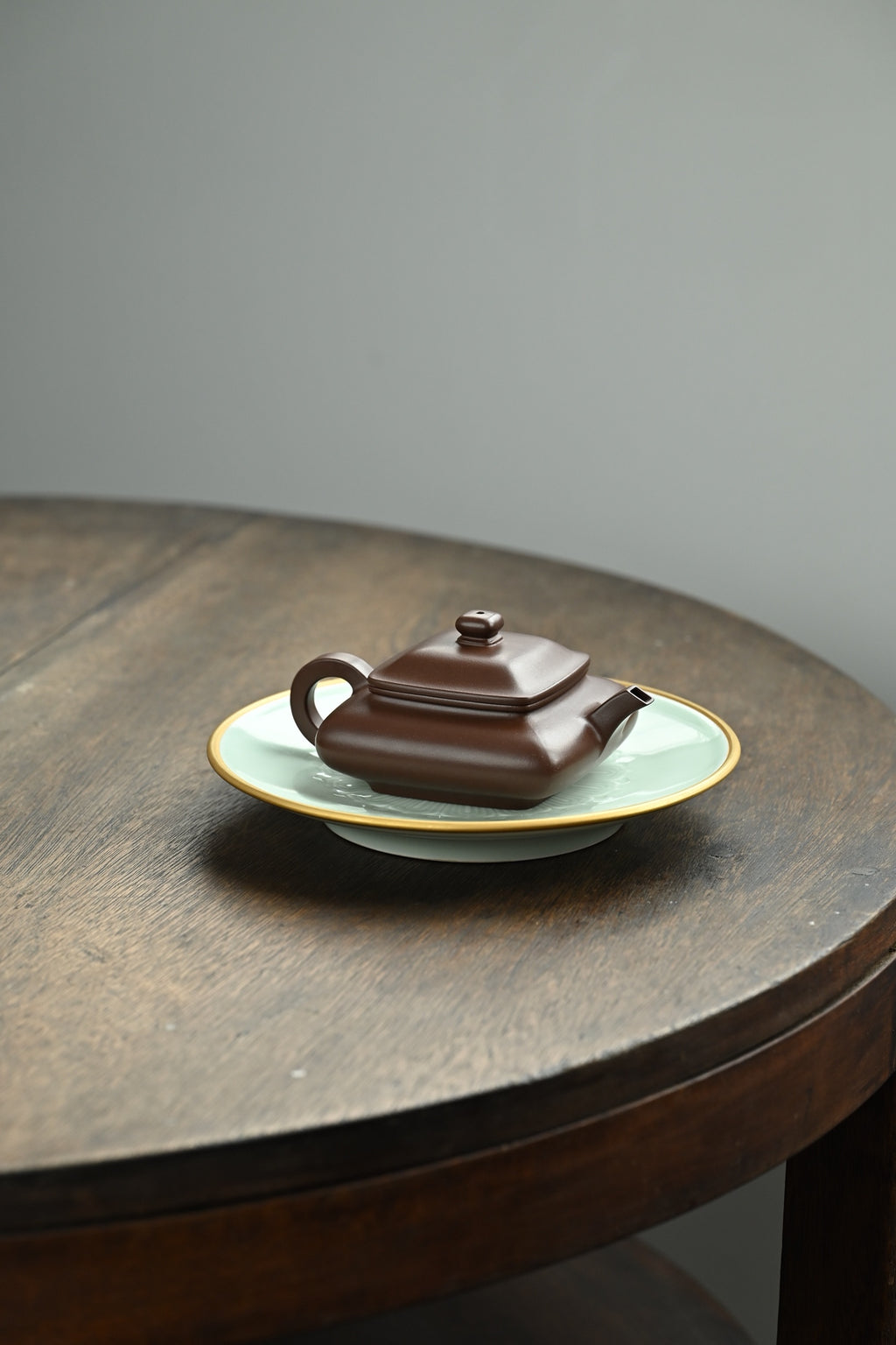 Han Hui Lao Ren     190cc   - Yixing Zisha Purple Clay Teapot