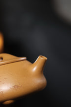 Da Man Piao     300cc   - Yixing Zisha Purple Clay Teapot
