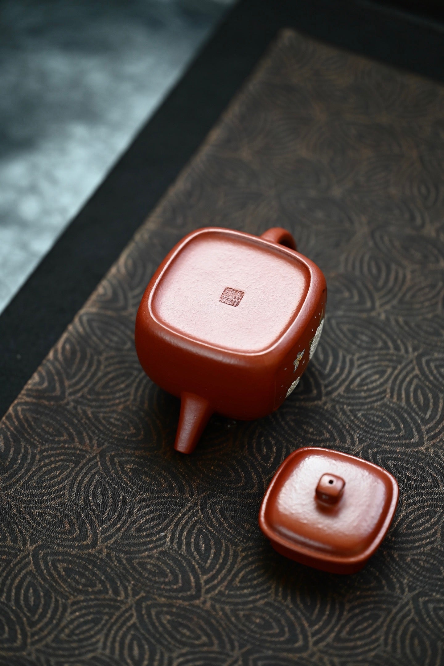 Tian Chuang    180cc   - Yixing Zisha Purple Clay Teapot