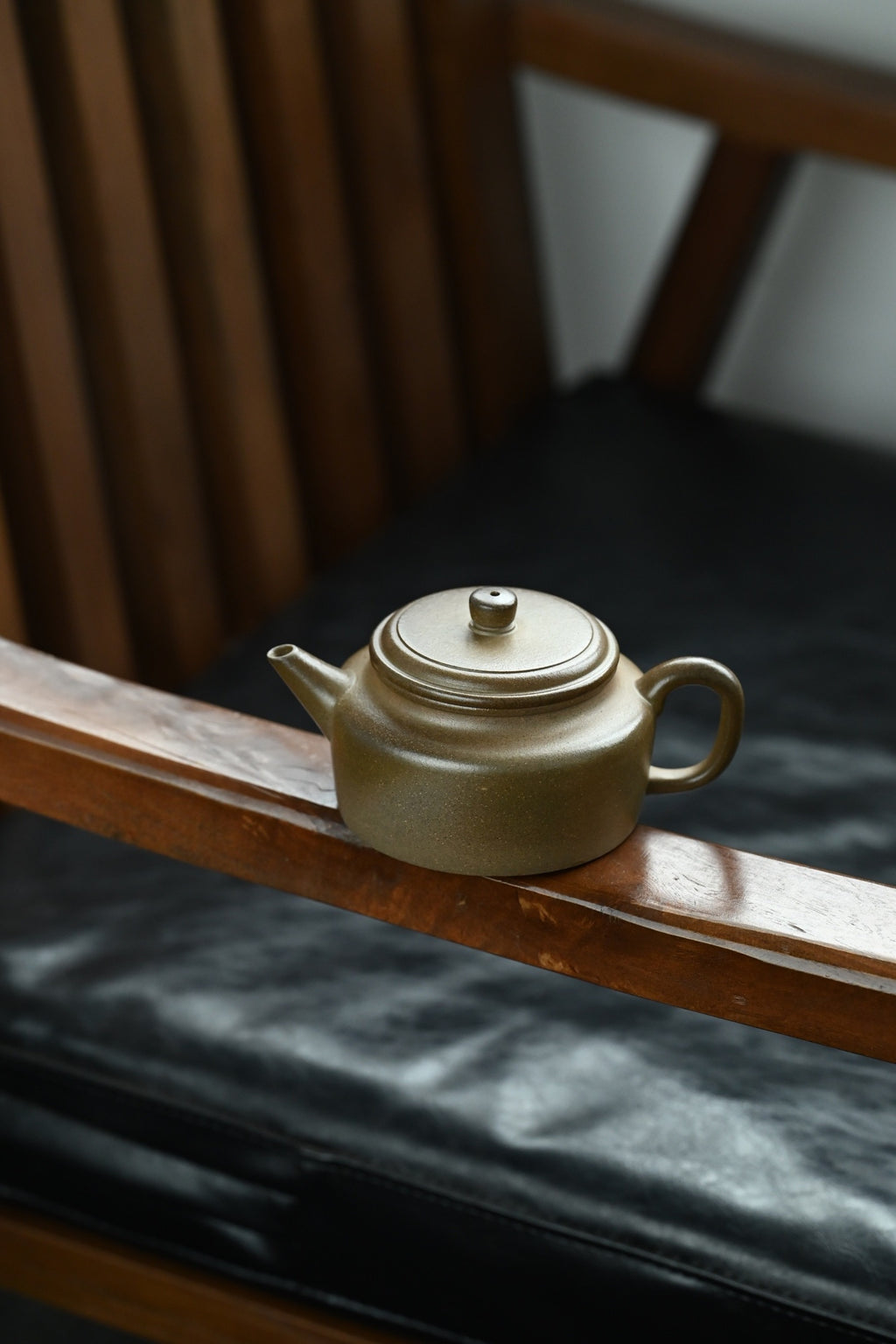 De Zhong      230cc   - Yixing Zisha Purple Clay Teapot