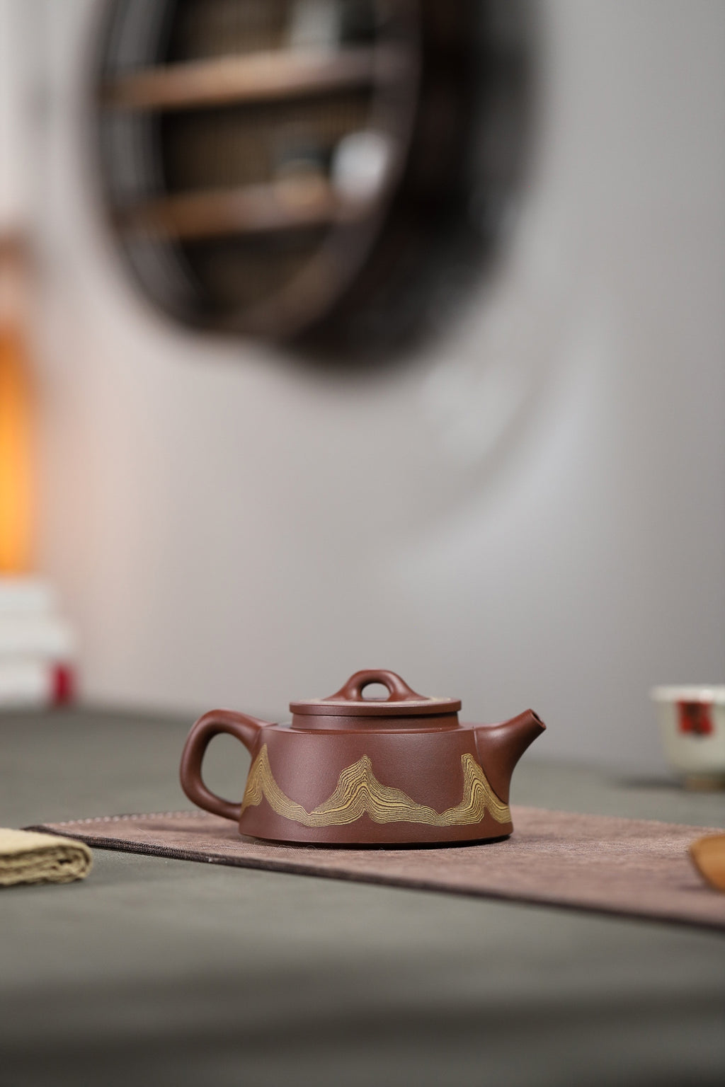 Yu Zhao      260cc   - Yixing Zisha Purple Clay Teapot