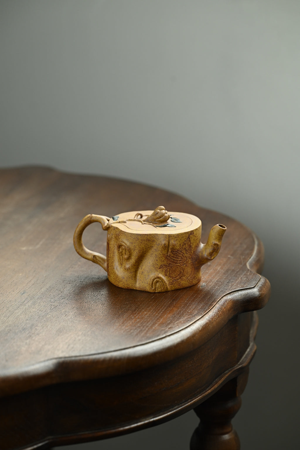 Fu Ying     230cc   - Yixing Zisha Purple Clay Teapot