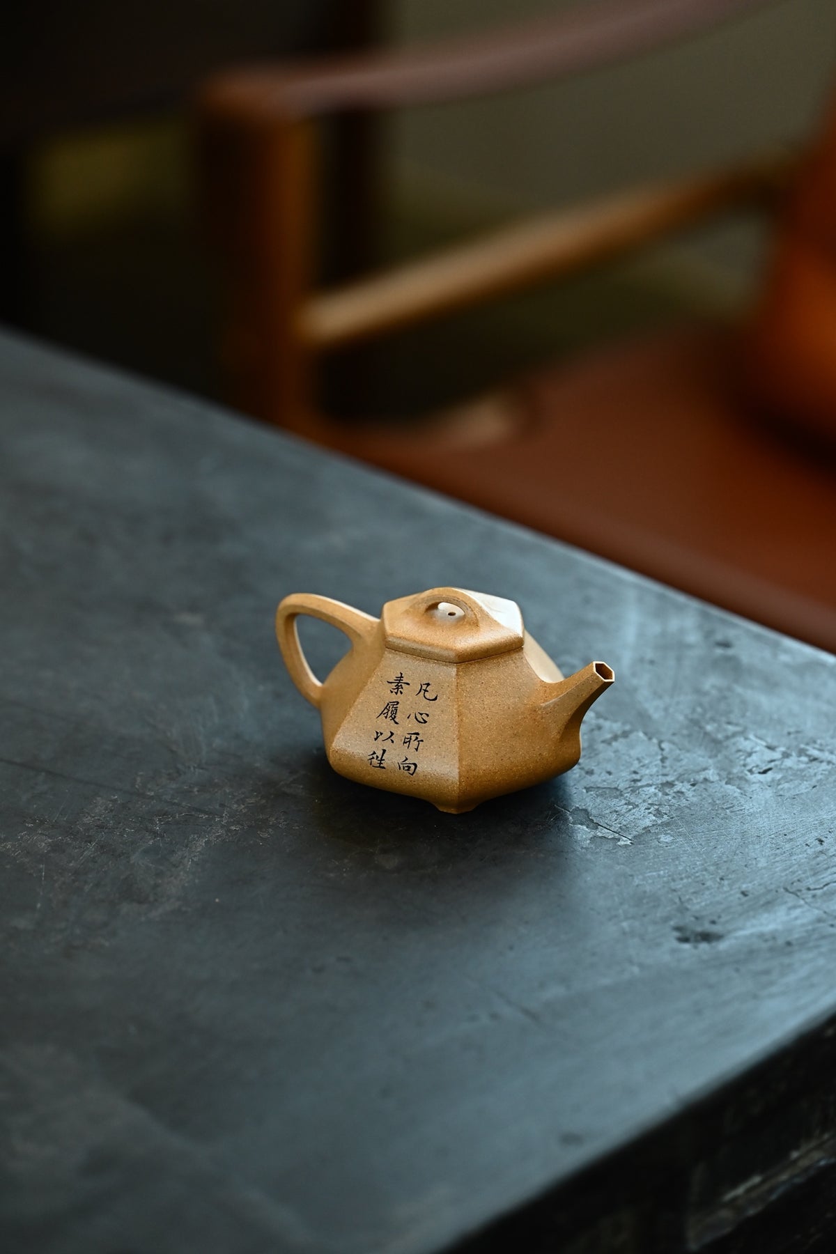 Liu Fang Piao        130cc   - Yixing Zisha Purple Clay Teapot
