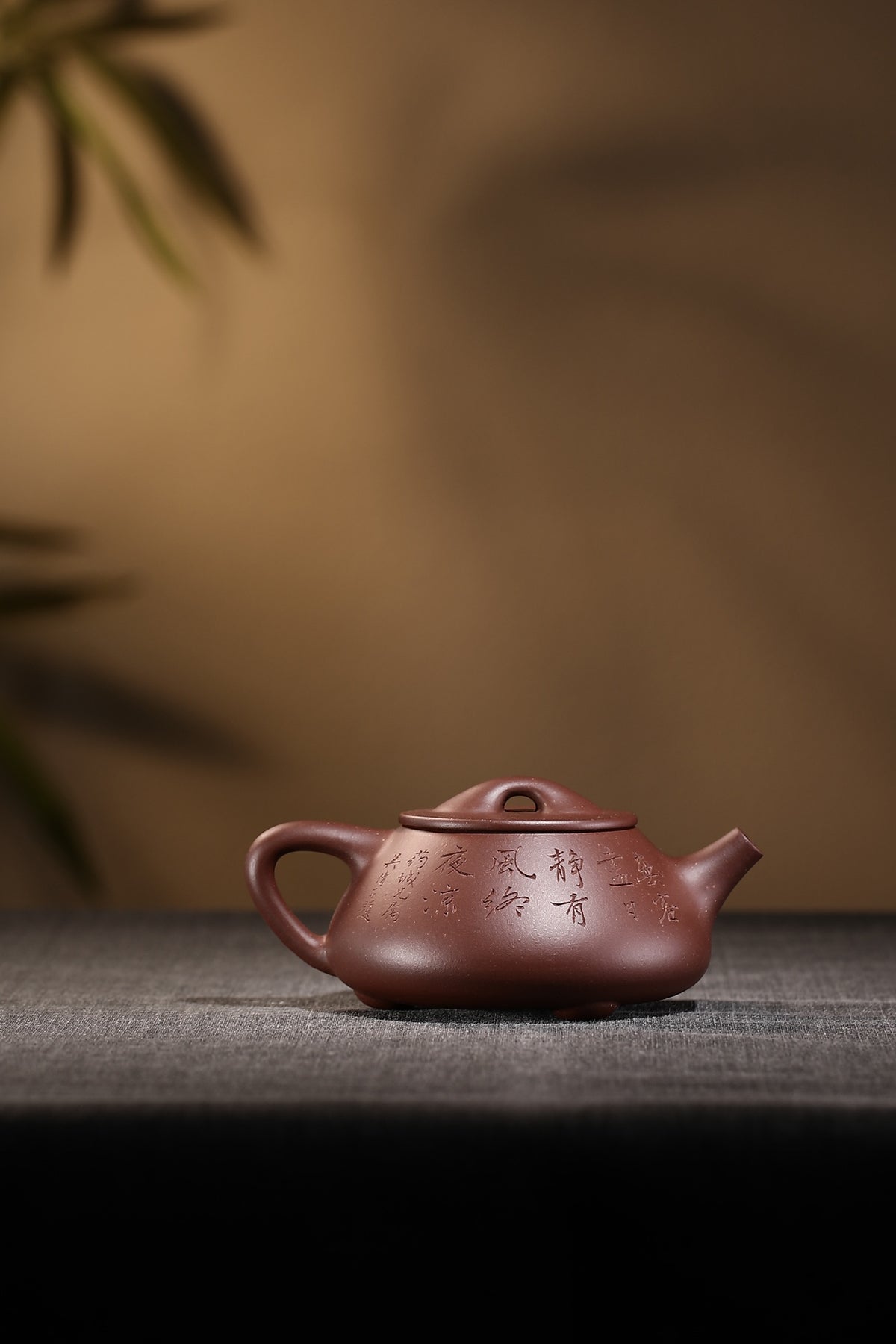 Jing Zhou Shi Piao     200cc   - Yixing Zisha Purple Clay Teapot