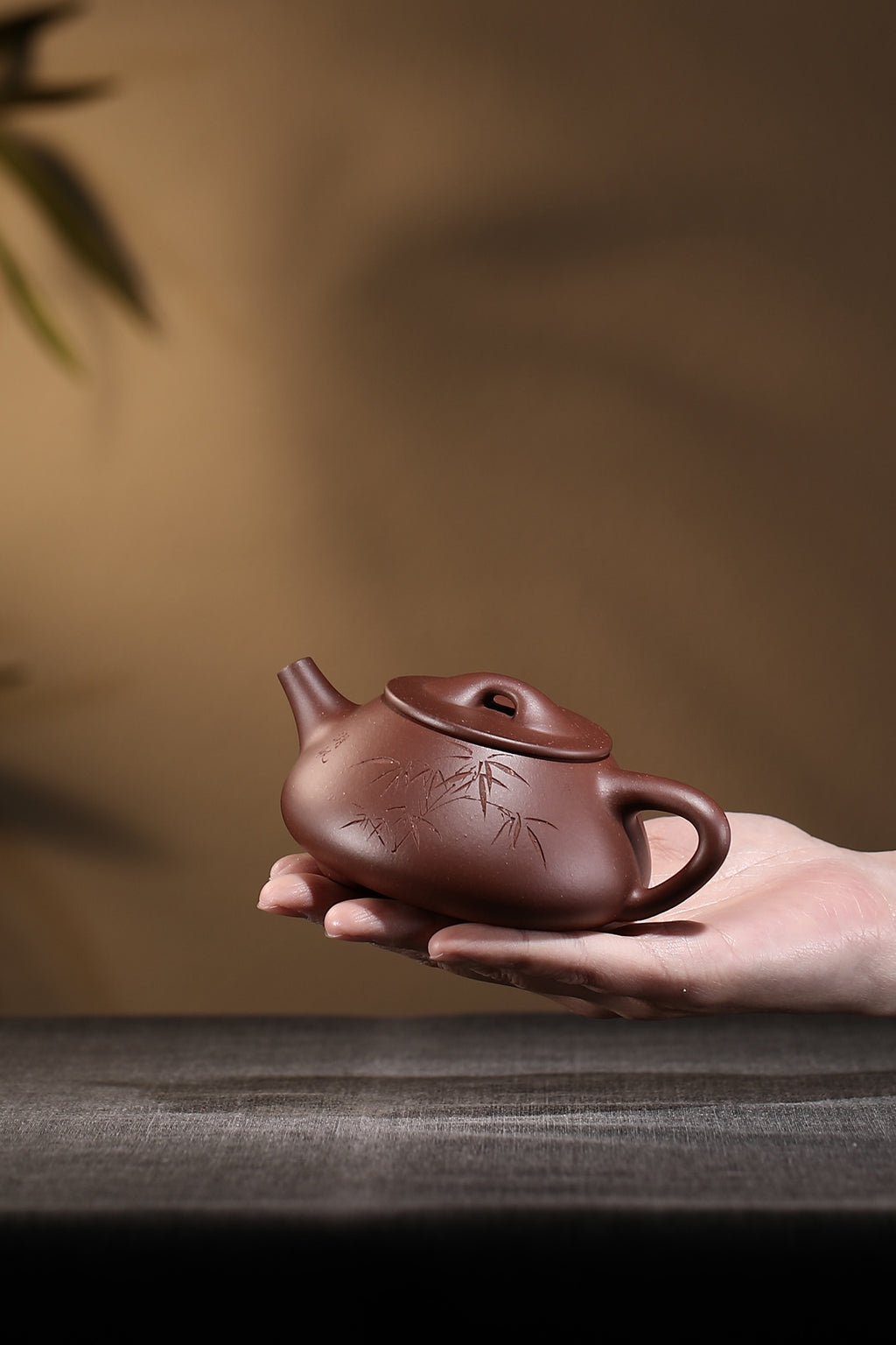 Jing Zhou Shi Piao     200cc   - Yixing Zisha Purple Clay Teapot