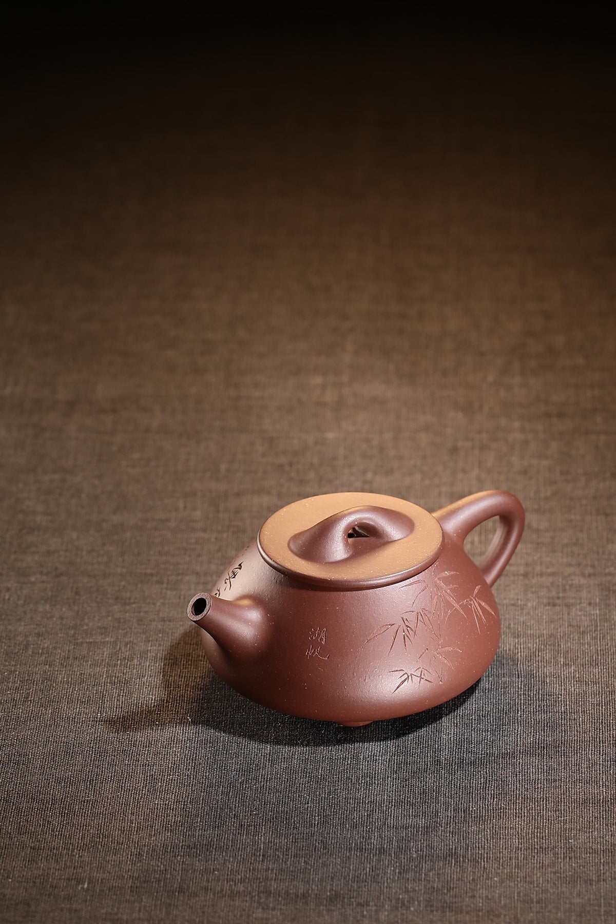 Jing Zhou Shi Piao     200cc   - Yixing Zisha Purple Clay Teapot