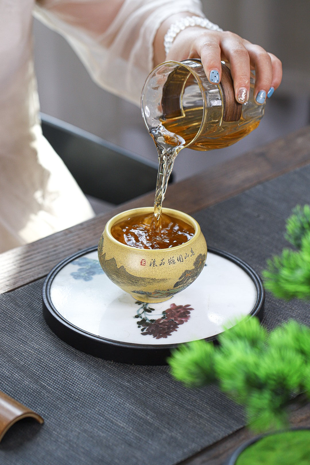 Shan Shui Ru Hua         180cc  - Yixing Zisha Purple Clay  Cup